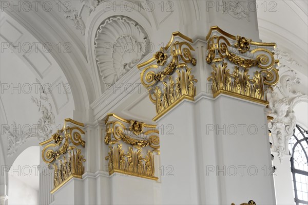 Michaeliskirche, Michel, baroque church St. Michaelis, first start of construction 1647- 1750, detail of a baroque interior architecture with golden decorations on white columns, Hamburg, Hanseatic City of Hamburg, Germany, Europe