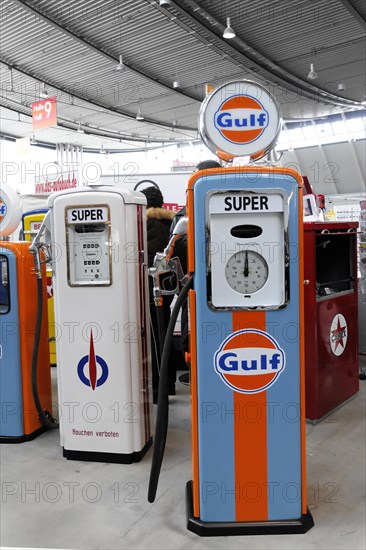 RETRO CLASSICS 2010, Stuttgart Messe, Retro petrol pumps from Gulf recreated in an old petrol station, Stuttgart Messe, Stuttgart, Baden-Wuerttemberg, Germany, Europe