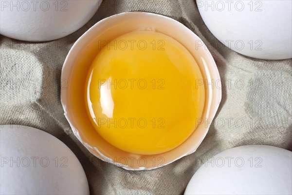 Eggs and egg yolks in an egg carton, 14/03/2015