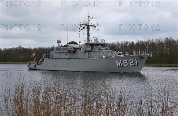 Minehunter, warship in the Kiel Canal, Kiel Canal, Schleswig-Holstein, Germany, Europe