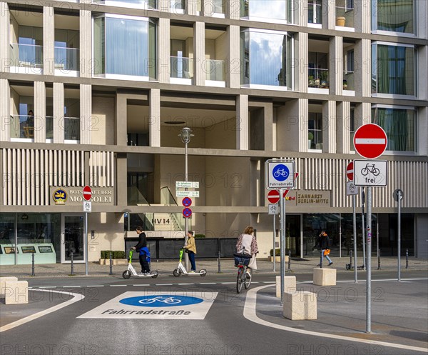 Symbolic photo on the subject of bicycle lanes in Berlin, Niederwallstrasse and Hausvogteiplatz, Berlin-Mitte, Germany, Europe