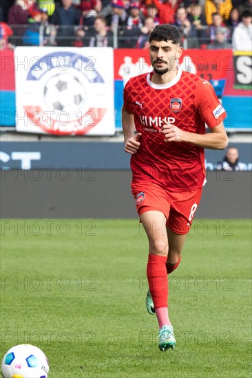 Football match, Eren DINKCI 1.FC Heidenheim on the ball, Voith-Arena football stadium, Heidenheim