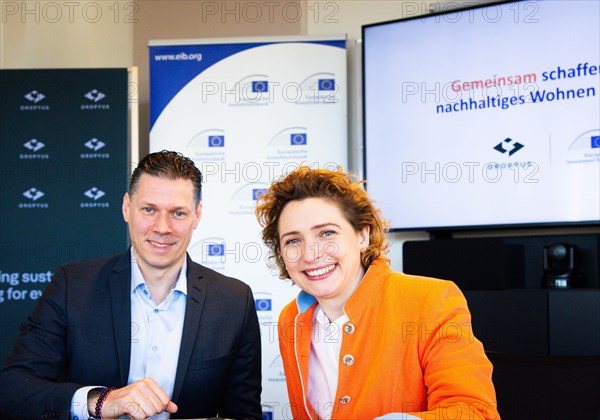 Nicola Beer (r), Vice-President of the European Investment Bank (EIB), and Markus Fuhrmann, founder and CEO of GROPYUS, at a press conference in Berlin on Tuesday 19 March 2024. The EIB is providing GROPYUS with a EUR40 million InvestEU-backed Venture Dent loan to fully automate the production of sustainable apartment buildings