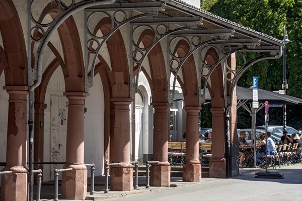 Restaurant and street cafe, historic market arbours, arcade with columns, arcades, Giessen weekly market market, old town, Giessen, Giessen, Hesse, Germany, Europe