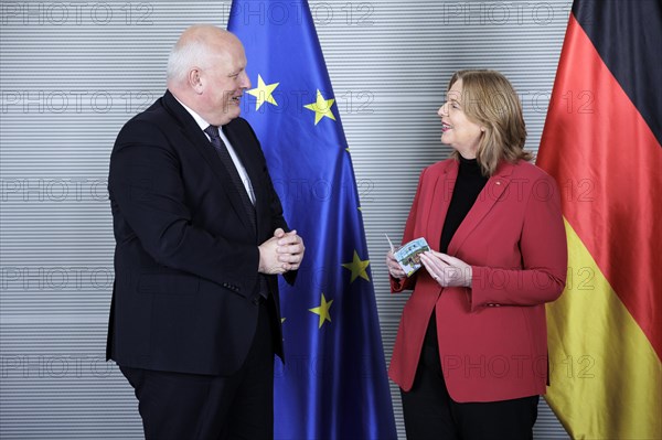 (R-L) Ulrich Kelber, Federal Commissioner for Data Protection and Freedom of Information, hands over the BfDI's Pixi booklet Die Daten-Fuechse Das ist privat to Bundestag President Baerbel Bas, SPD, MdB, as part of the presentation of the BfDI's 32nd activity report. Berlin, 20 March 2024