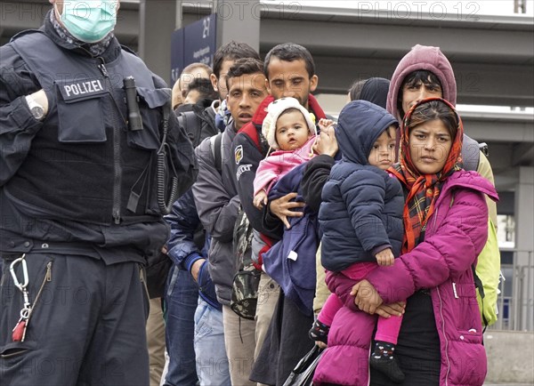 Refugees arriving at Rosenheim station, being taken to registration by federal police officers, 05/02/2016