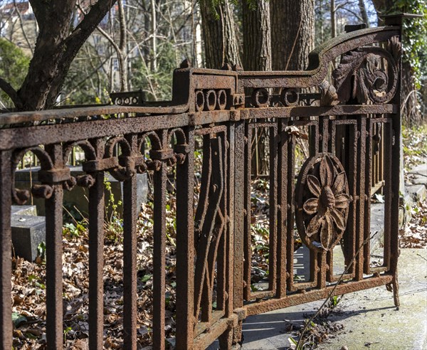 Rusty grave fences, Kirchof 1 of the Evangelische Georgen-Parochialgemeinde, Greisfswalder Strasse, Berlin, Germany, Europe