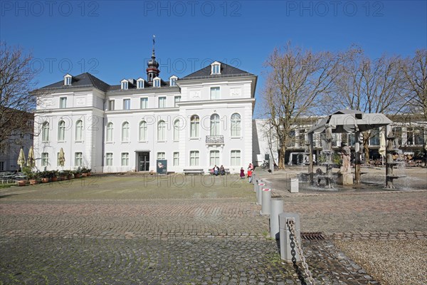 Museum of Pre- and Early History and Fountain House, Schlossbrunnen, Schlossplatz, Saarbruecken, Saarland, Germany, Europe