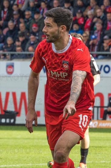 Football match, Tim KLEINDIENST 1.FC Heidenheim leads the way, Voith-Arena football stadium, Heidenheim