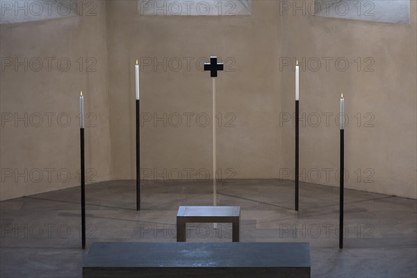 4 candles and a glass cross at the former altar site, St Clare's Church, Koenigstrasse 66, Nuremberg, Middle Franconia, Bavaria, Germany, Europe