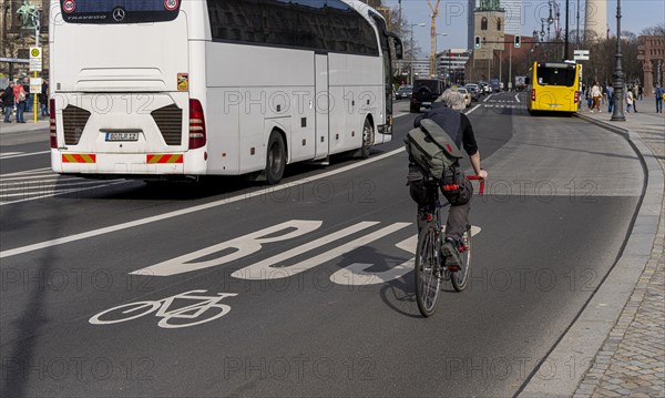 Combined bus and cycle lane, Unter den Linden Palace Bridge, Berlin-Mitte, Germany, Europe