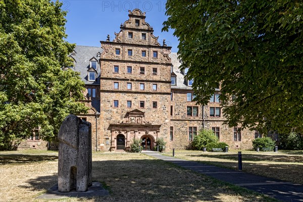 Armoury, German Renaissance, gate tower, stone sculpture by Georg von Kovats, Justus Liebig University JLU, old town, Giessen, Giessen, Hesse, Germany, Europe