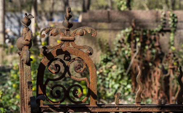 Rusty grave fences, Kirchof 1 of the Evangelische Georgen-Parochialgemeinde, Greisfswalder Strasse, Berlin, Germany, Europe