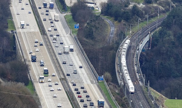 ICE train on the Hallerbachtal bridge, next to the A3 motorway, Neustadt Wied, 15.03.2024