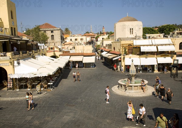 Place Ippokratous square and fountain, Rhodes town, Greece, Europe