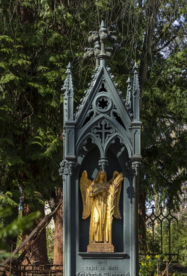 Old tombs, Churchyard 1 of the Protestant Parish of St George, Greisfswalder Strasse, Berlin, Germany, Europe