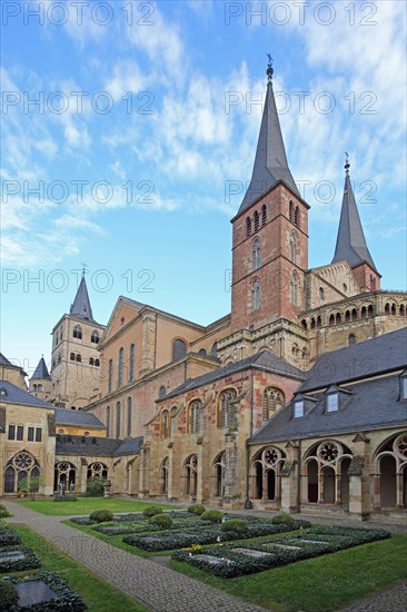 Inner courtyard with tombs and cloister, UNESCO St Peter's Cathedral, Trier, Rhineland-Palatinate, Germany, Europe