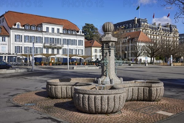 Fountain Place du Vieux-Port and in the background the Hotel Angleterre et Residence and Beau-Rivage Palace in the district of Ouchy, Lausanne, district of Lausanne, Vaud, Switzerland, Europe