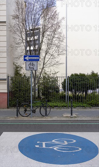 Symbolic photo on the subject of bicycle lanes in Berlin, Niederwallstrasse and Hausvogteiplatz, Berlin-Mitte, Germany, Europe