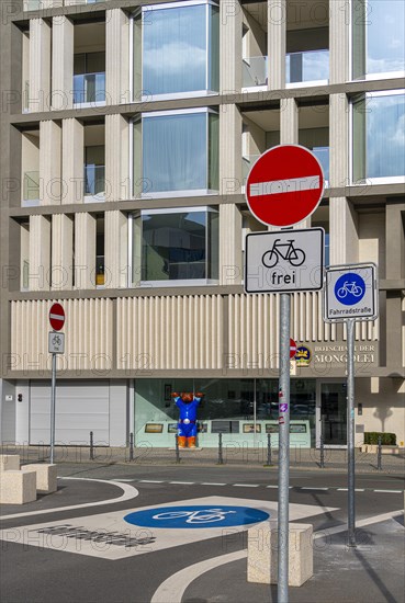 Symbolic photo on the subject of bicycle lanes in Berlin, Niederwallstrasse and Hausvogteiplatz, Berlin-Mitte, Germany, Europe