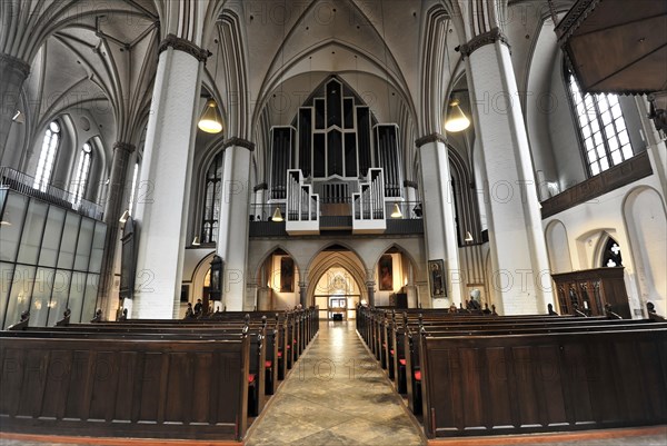 St Peter's Church, parish church, construction began in 1310, Moenckebergstrasse, view of the interior of a Gothic church with pews and a large organ, Hamburg, Hanseatic City of Hamburg, Germany, Europe