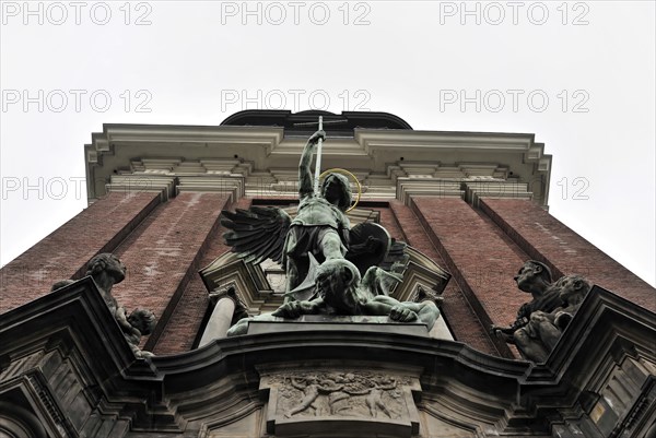 Michaeliskirche, Michel, baroque church St. Michaelis, first start of construction 1647- 1750, statue of Archangel Michael defeating the devil, in front of baroque church facade, Hamburg, Hanseatic City of Hamburg, Germany, Europe