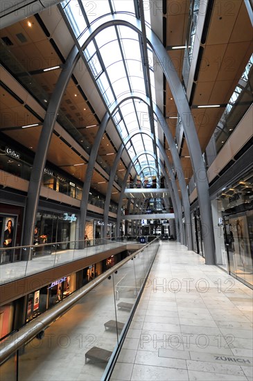 Europa Passage, Ballindamm, Empty shopping centre with modern roof construction and minimalist design, Hamburg, Hanseatic City of Hamburg, Germany, Europe