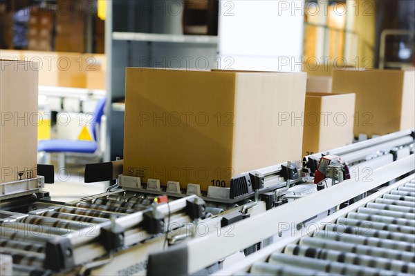 Cartons for dispatch on a conveyor belt in a logistics centre, Cologne, North Rhine-Westphalia, Germany, Europe