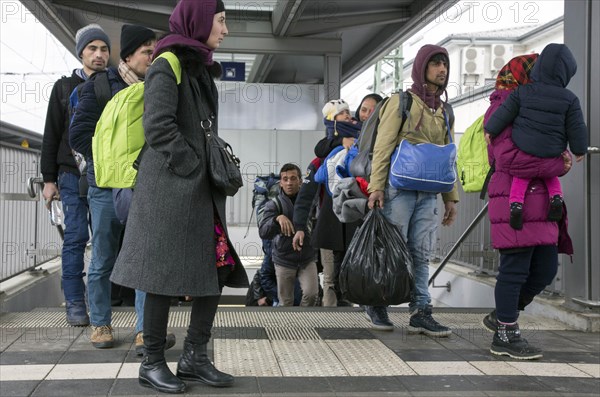 Refugees arriving at Rosenheim station, being taken to registration by federal police officers, 05/02/2016