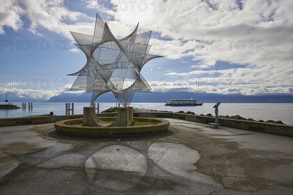 Art object Ouverture au Monde by the artist Angel Duarte with shadow and backlit view of Lake Geneva in the Ouchy district, Lausanne, district of Lausanne, Vaud, Switzerland, Europe