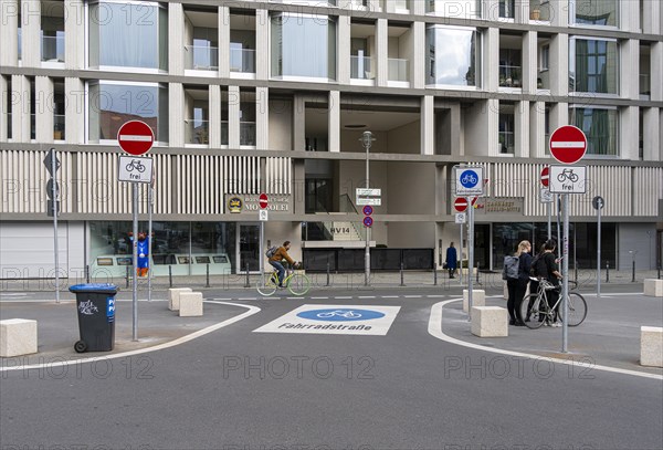 Symbolic photo on the subject of bicycle lanes in Berlin, Niederwallstrasse and Hausvogteiplatz, Berlin-Mitte, Germany, Europe