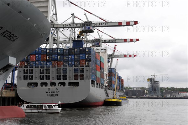 Large container ship WAN HAI 501 moored in the harbour on a cloudy day, Hamburg, Hanseatic City of Hamburg, Germany, Europe