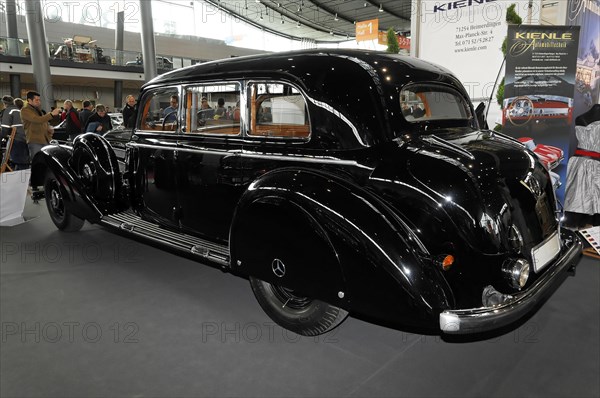 RETRO CLASSICS 2010, Stuttgart Messe, Black, shiny classic car saloon from Mercedes-Benz at a classic car show, Stuttgart Messe, Stuttgart, Baden-Wuerttemberg, Germany, Europe