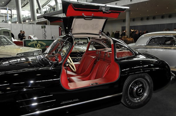 RETRO CLASSICS 2010, Stuttgart Trade Fair Centre, Stuttgart, Baden-Wuerttemberg, Germany, Europe, classic car, Mercedes-Benz 300 SL, side view of a black classic car with red interior, Europe