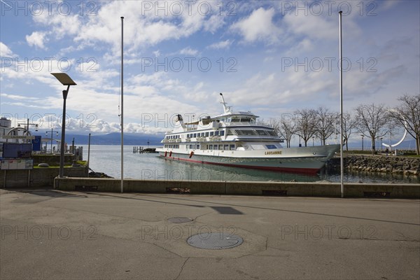 Passenger ship Lausanne moored in Lake Geneva at the pier in Ouchy harbour with the sculpture Eole in the background, Lausanne, district of Lausanne, Vaud, Switzerland, Europe