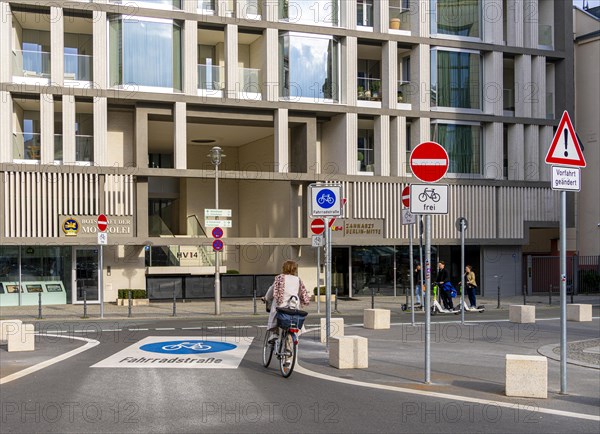 Symbolic photo on the subject of bicycle lanes in Berlin, Niederwallstrasse and Hausvogteiplatz, Berlin-Mitte, Germany, Europe