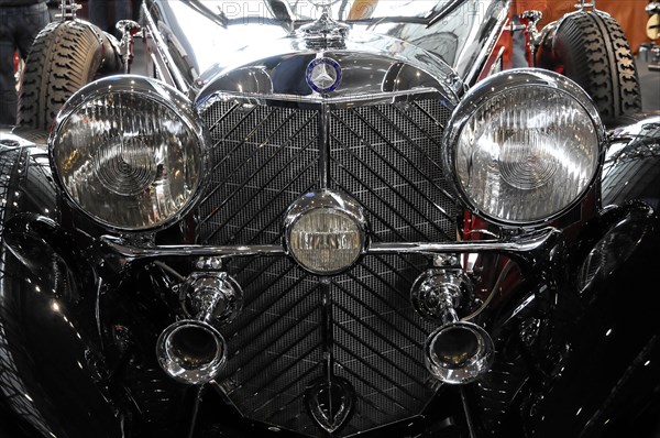 RETRO CLASSICS 2010, Stuttgart Trade Fair Centre, front view of a Mercedes-Benz classic car with striking chrome grille and large headlights, Stuttgart Trade Fair Centre, Stuttgart, Baden-Wuerttemberg, Germany, Europe