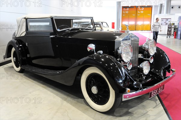 RETRO CLASSICS 2010, Stuttgart Messe, Side view of a black Rolls-Royce convertible, symbolising classic elegance, Stuttgart Messe, Stuttgart, Baden-Wuerttemberg, Germany, Europe