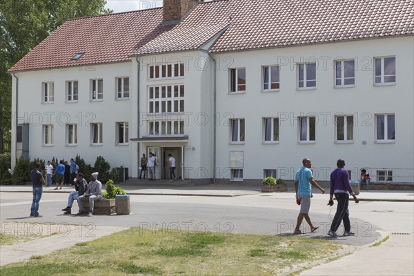 Refugees at the central contact point for asylum seekers in the state of Brandenburg in Eisenhuettenstadt, 03.06.201.5