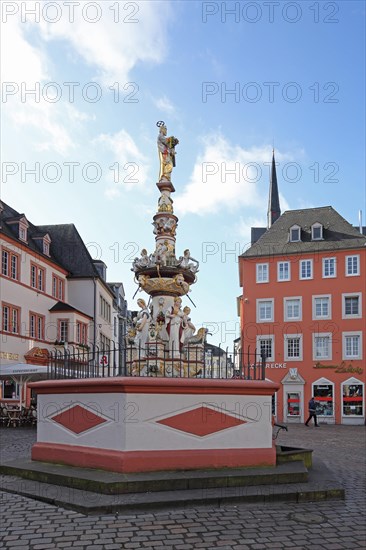 St Peter's Fountain on the main market square, fountain, Trier, Rhineland-Palatinate, Germany, Europe