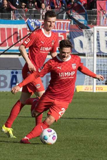 Football match, Nikola DOVEDAN 1.FC Heidenheim on the ball in the background Jan SCHOePPNER 1.FC Heidenheim, football stadium Voith-Arena, Heidenheim