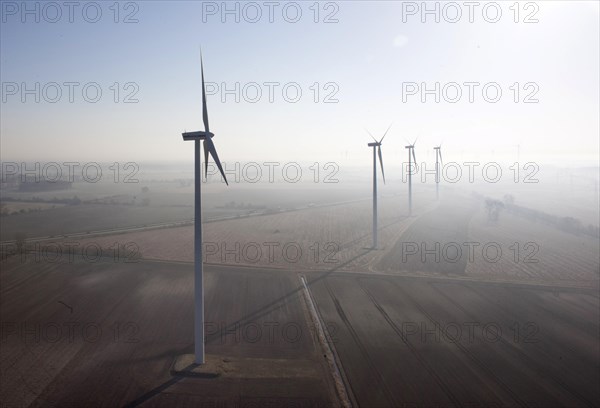 Windmills in the fog, Staakow, 19.02.2015
