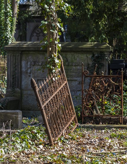 Rusty grave fences, Kirchof 1 of the Evangelische Georgen-Parochialgemeinde, Greisfswalder Strasse, Berlin, Germany, Europe