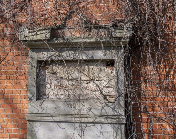 Old tombs, Churchyard 1 of the Protestant Parish of St George, Greisfswalder Strasse, Berlin, Germany, Europe