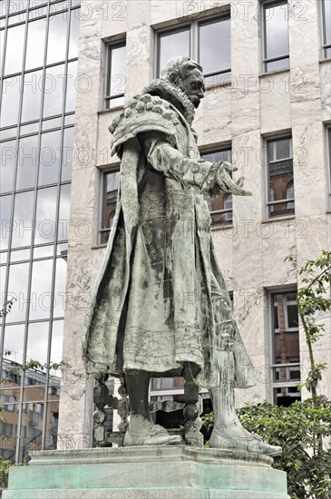 Statue of Mayor Carl Friedrich Petersen in Hamburg, bronze statue of a historical personality on a pedestal, Hamburg, Hanseatic City of Hamburg, Germany, Europe