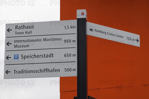 Signpost with directions and distances to various city sights, Hamburg, Hanseatic City of Hamburg, Germany, Europe