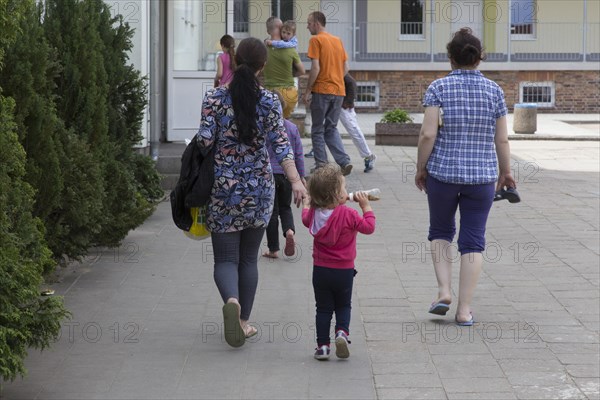 Refugees at the central contact point for asylum seekers in Brandenburg, Eisenhuettenstadt, 3 June 2015