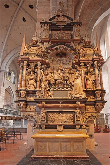 Altar of All Saints and funerary altar of Archbishop Lothar von Metternich in UNESCO St Peter's Cathedral, interior view, high altar, arts and crafts, decorations, figures, Trier, Rhineland-Palatinate, Germany, Europe