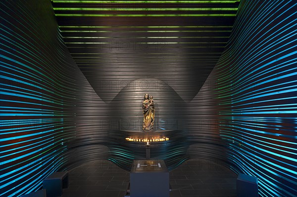 Modern Marian chapel with a sculpture of the Virgin and Child from around 1480, St Clare's Church, Koenigstrasse 66, Nuremberg, Middle Franconia, Bavaria, Germany, Europe