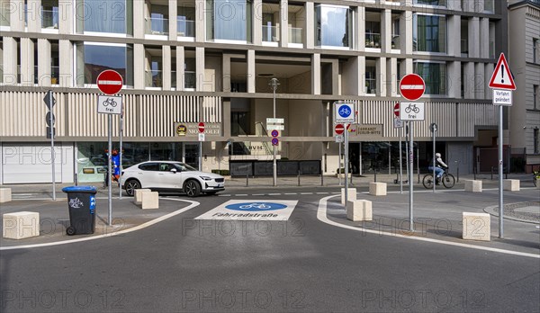 Symbolic photo on the subject of bicycle lanes in Berlin, Niederwallstrasse and Hausvogteiplatz, Berlin-Mitte, Germany, Europe